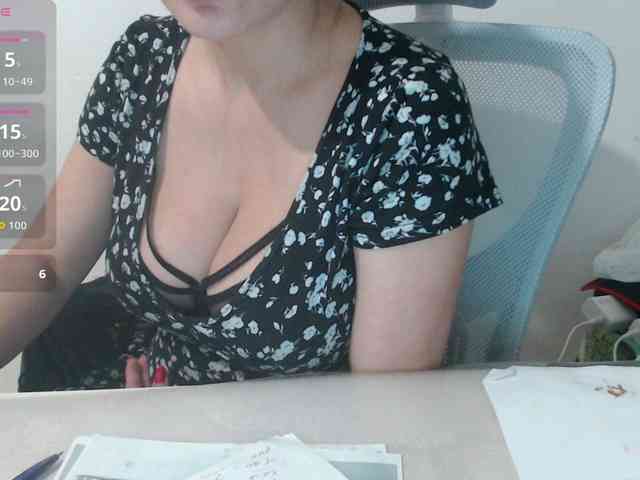 CrazyTitsBest webcam