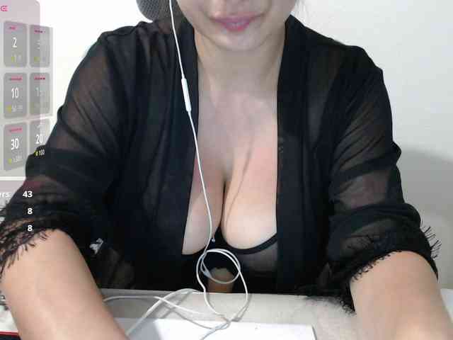 CrazyTitsBest webcam