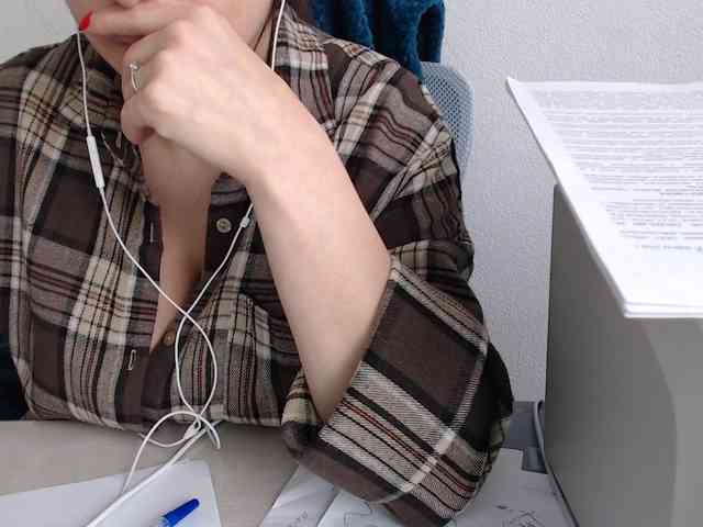 CrazyTitsBest webcam