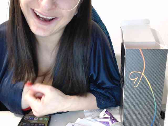 CrazyTitsBest webcam