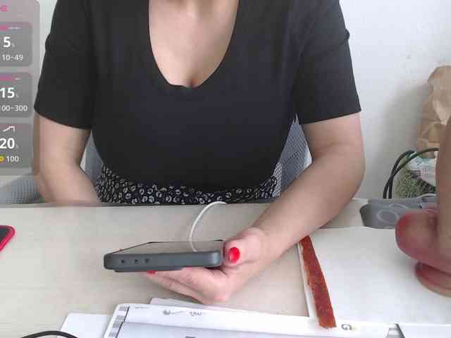 CrazyTitsBest webcam