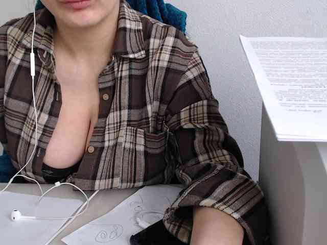 CrazyTitsBest webcam