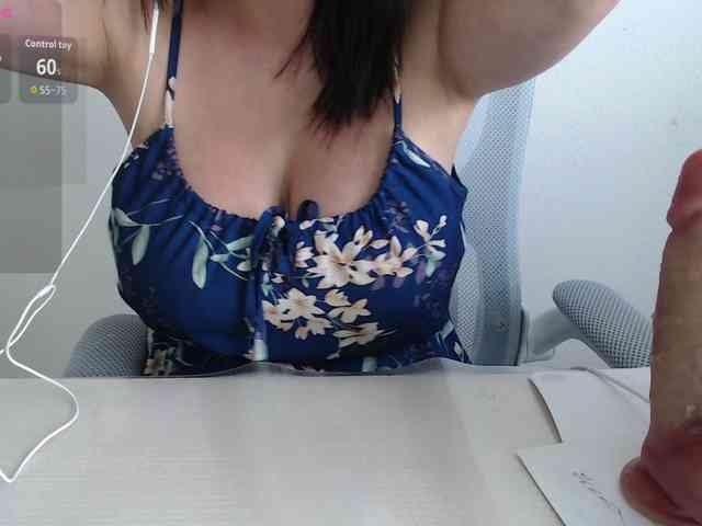 CrazyTitsBest webcam