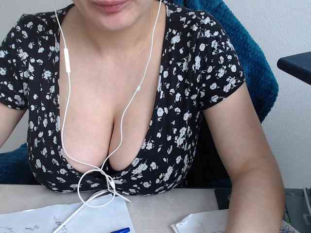 CrazyTitsBest webcam