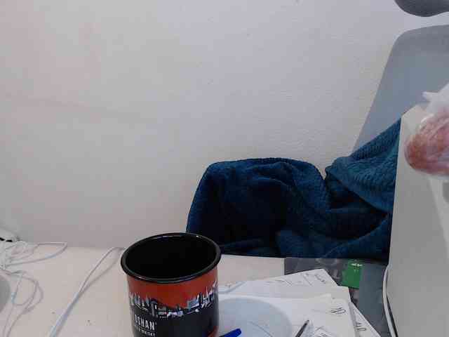 CrazyTitsBest webcam