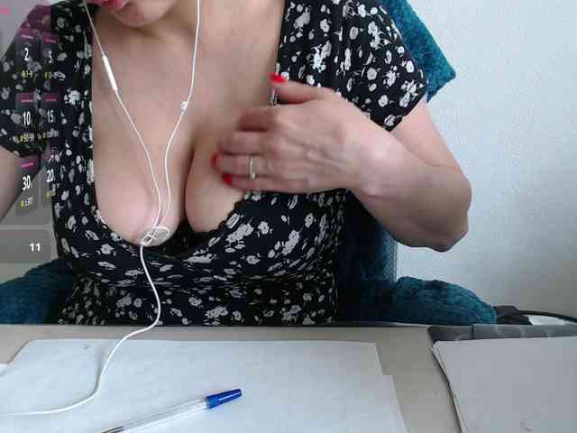 CrazyTitsBest webcam
