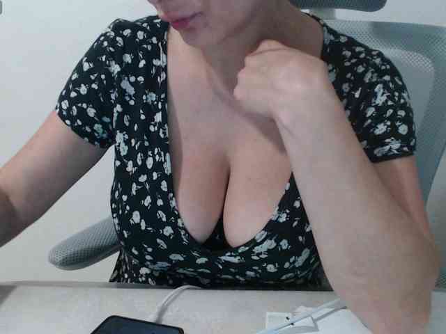 CrazyTitsBest webcam