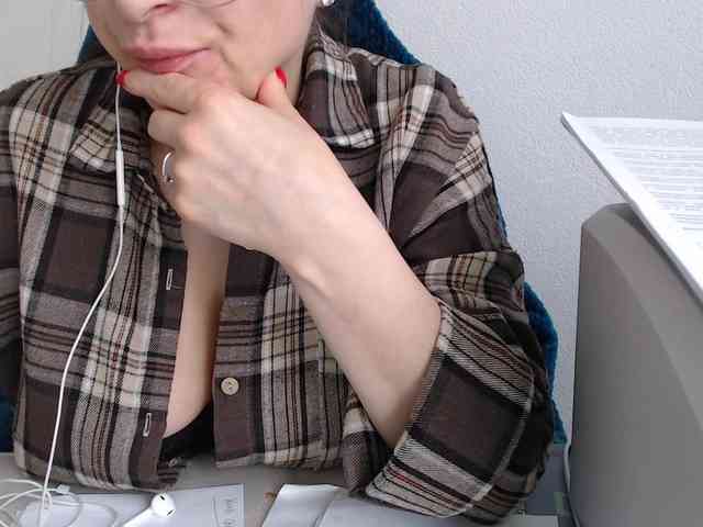 CrazyTitsBest webcam