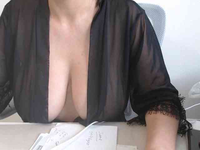 CrazyTitsBest webcam