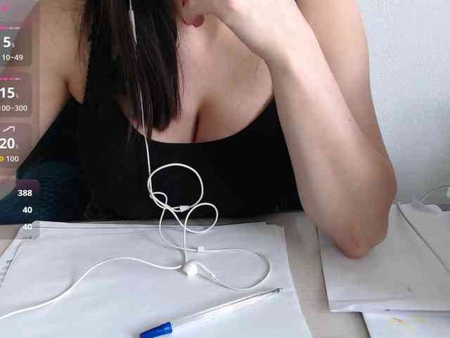 CrazyTitsBest webcam
