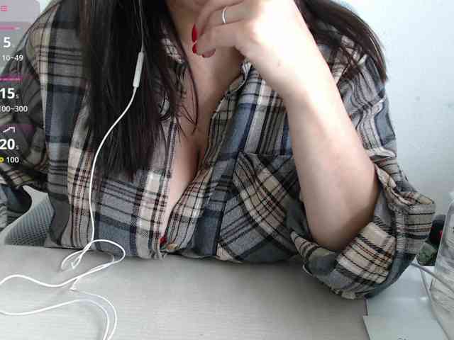 CrazyTitsBest webcam