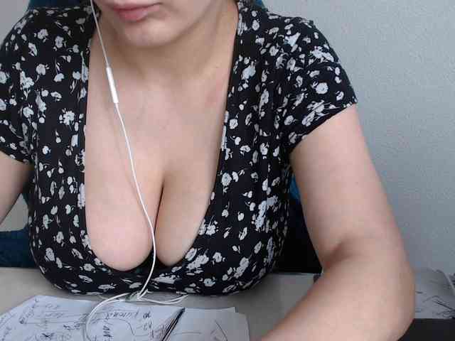 CrazyTitsBest webcam