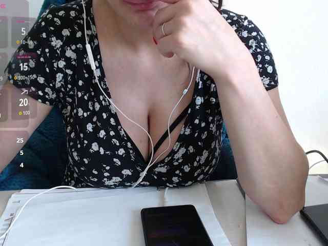 CrazyTitsBest webcam