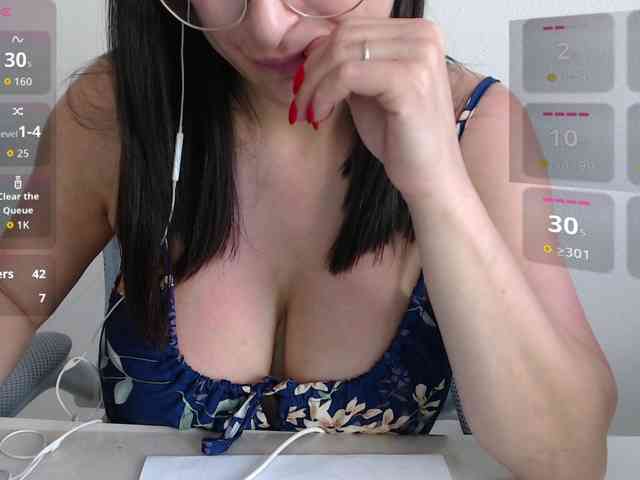 CrazyTitsBest webcam