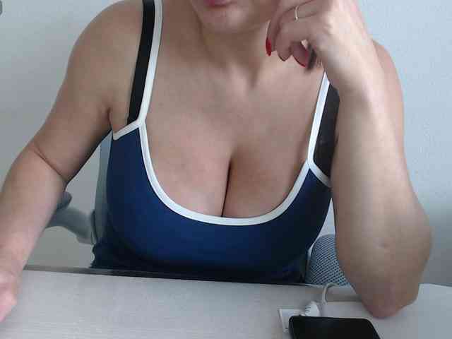 CrazyTitsBest webcam