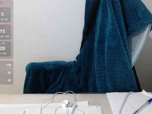 CrazyTitsBest webcam