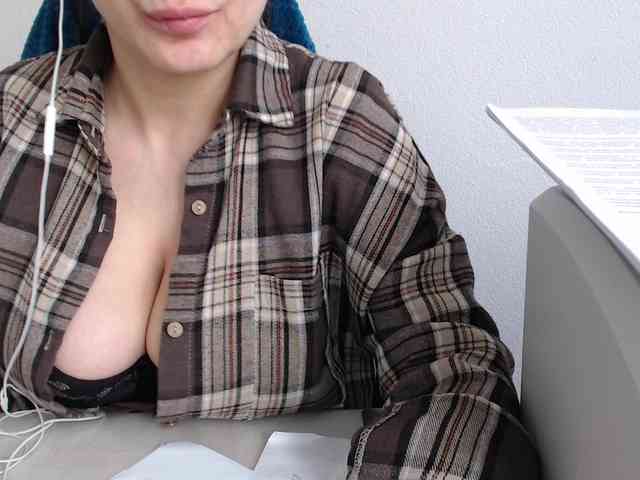 CrazyTitsBest webcam