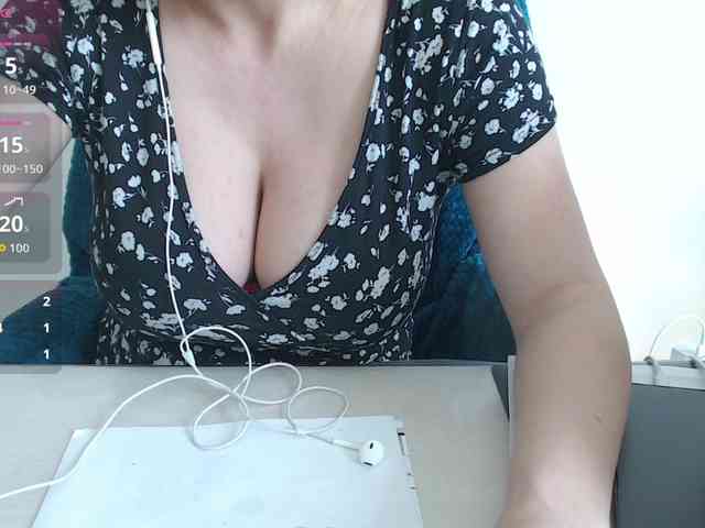 CrazyTitsBest webcam