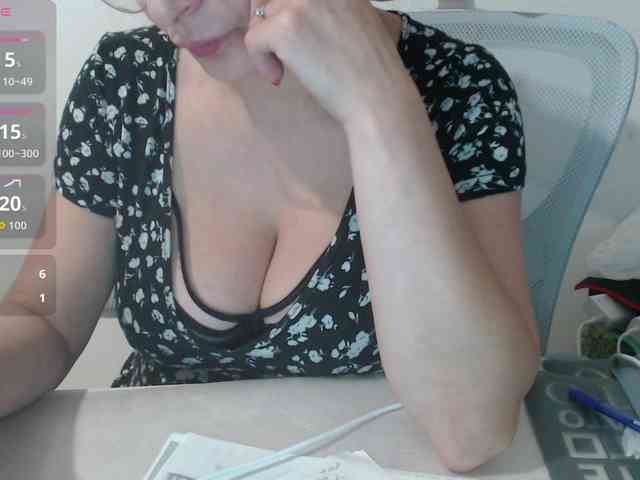 CrazyTitsBest webcam