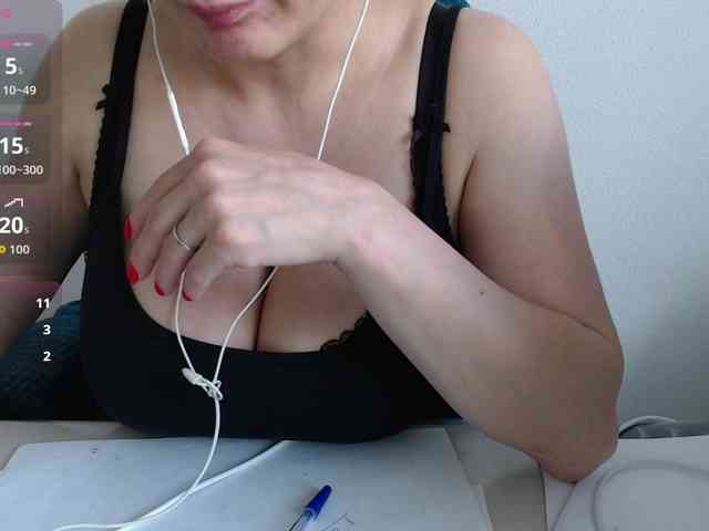 CrazyTitsBest webcam