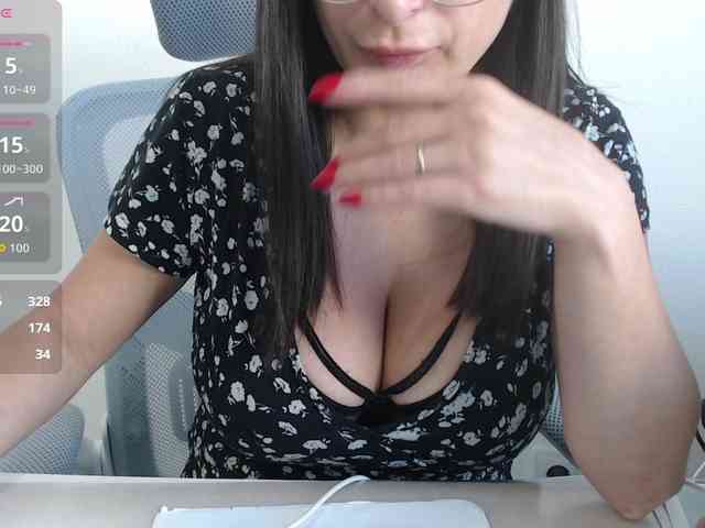 CrazyTitsBest webcam