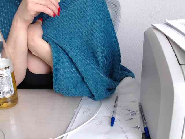 CrazyTitsBest webcam