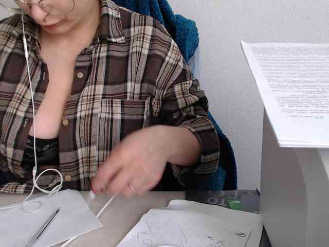 CrazyTitsBest webcam