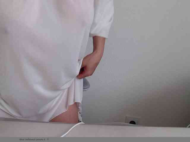 CrazyTitsBest webcam
