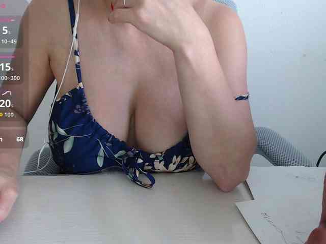 CrazyTitsBest webcam