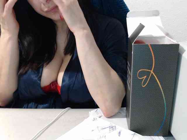 CrazyTitsBest webcam