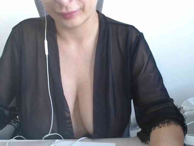 CrazyTitsBest webcam