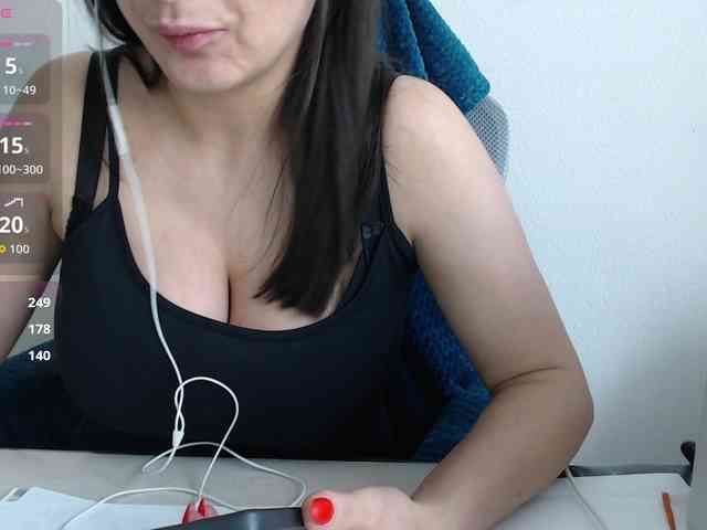 CrazyTitsBest webcam