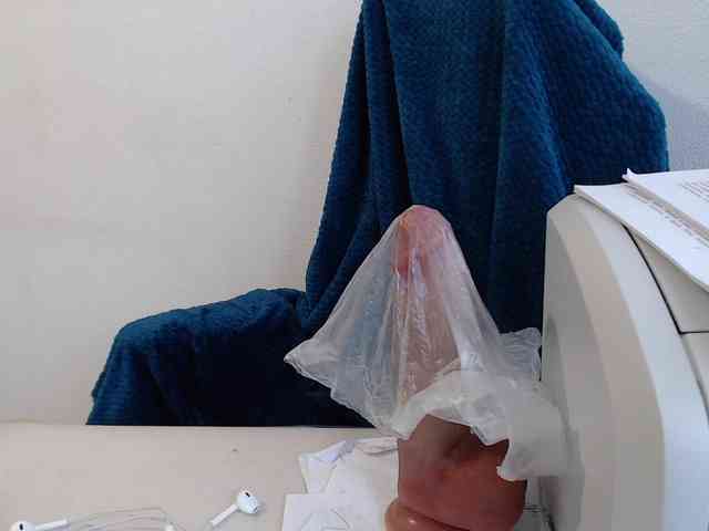 CrazyTitsBest webcam