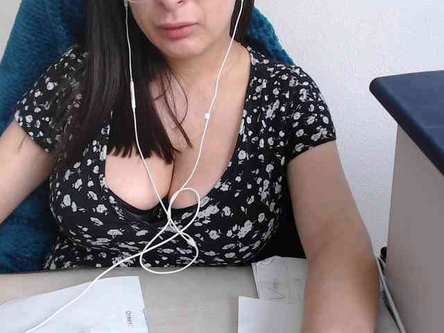 CrazyTitsBest webcam