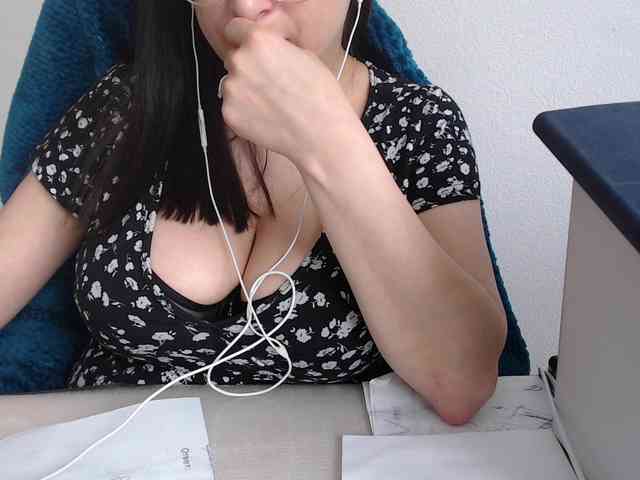 CrazyTitsBest webcam