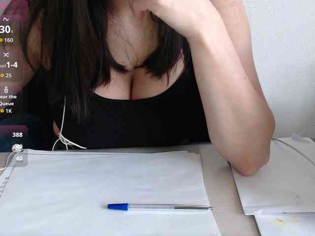 CrazyTitsBest webcam