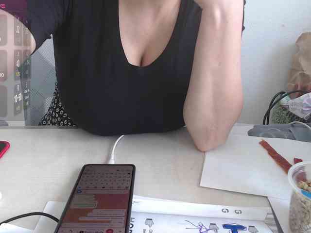 CrazyTitsBest webcam