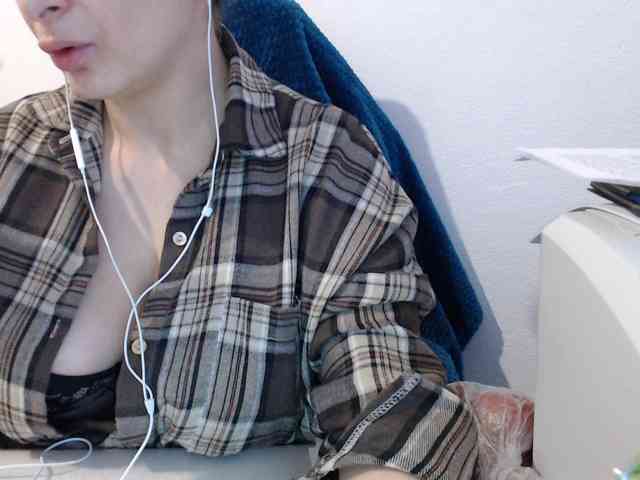 CrazyTitsBest webcam