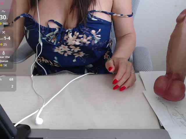 CrazyTitsBest webcam