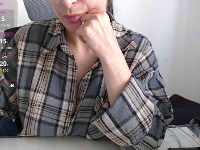 CrazyTitsBest webcam