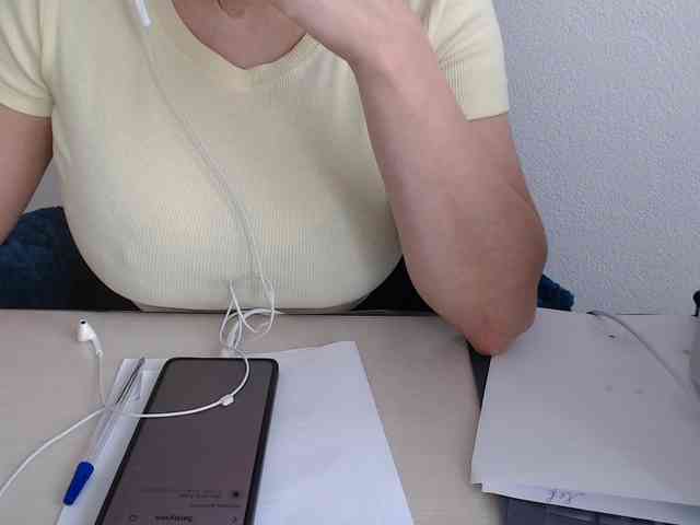 CrazyTitsBest webcam