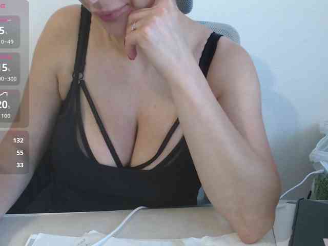 CrazyTitsBest webcam