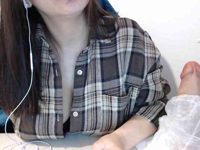 CrazyTitsBest webcam