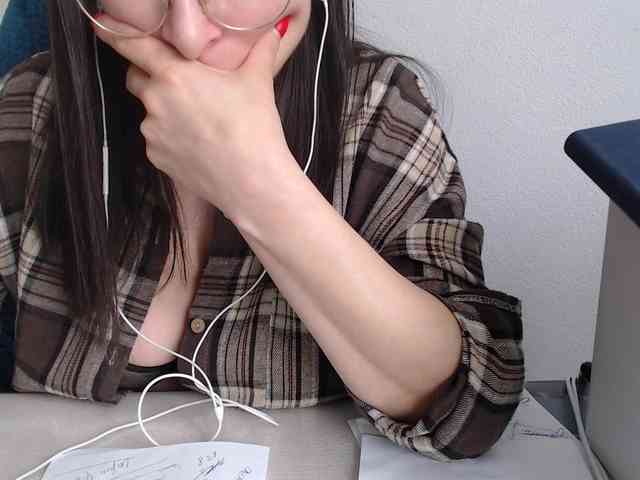 CrazyTitsBest webcam