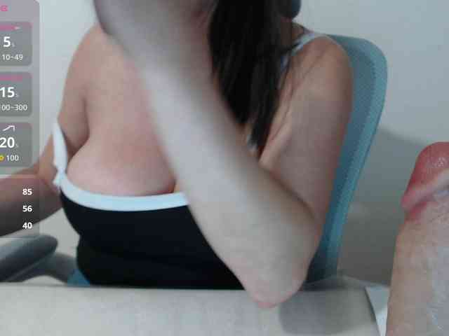 CrazyTitsBest webcam