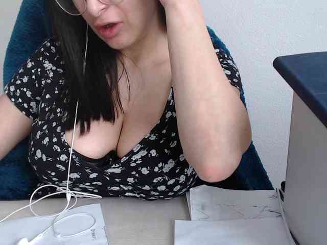 CrazyTitsBest webcam