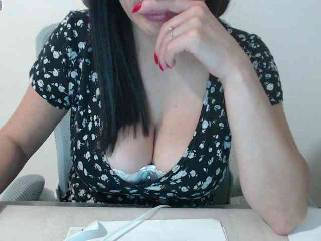 CrazyTitsBest webcam