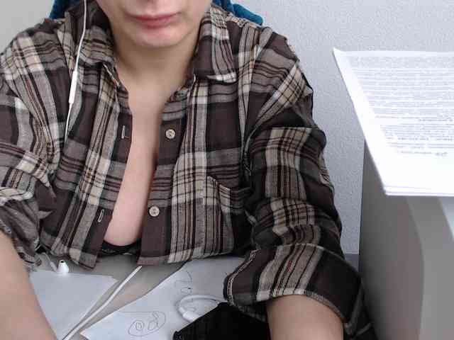 CrazyTitsBest webcam