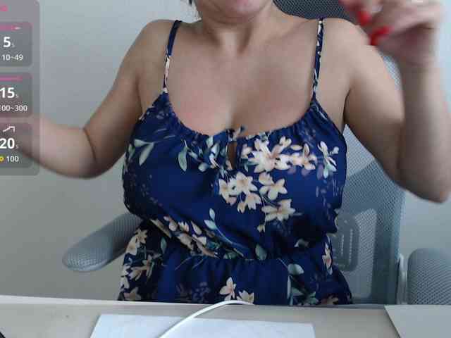 CrazyTitsBest webcam