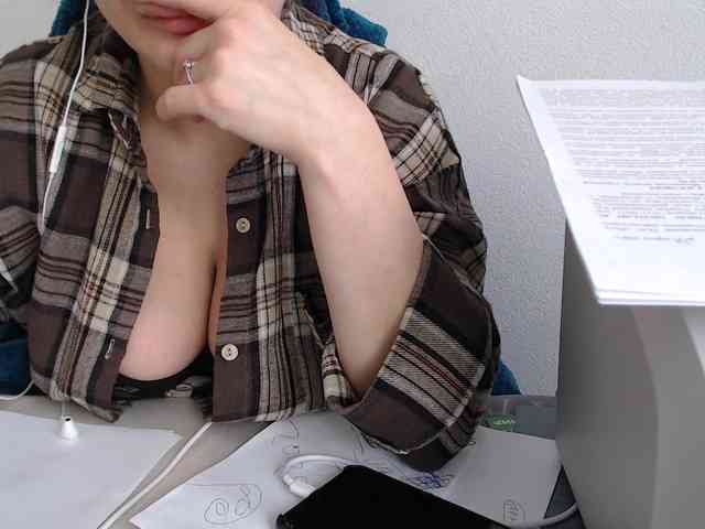 CrazyTitsBest webcam